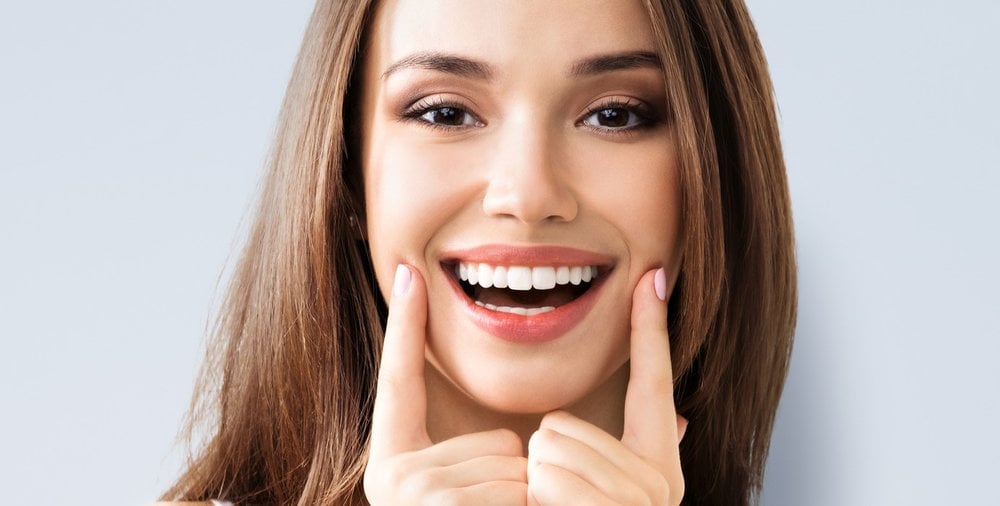 How can veneers straighten crooked teeth?